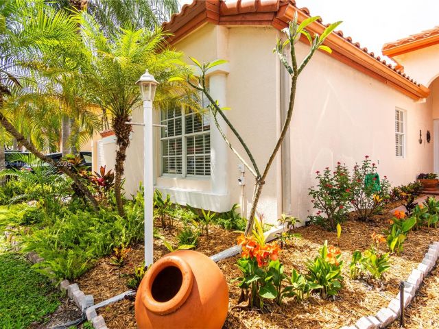 Продажа дома по адресу 10564 NW 57th St - фото 6293027