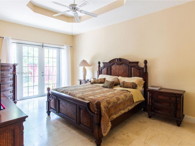 Продажа дома по адресу 10564 NW 57th St - фото 6293030