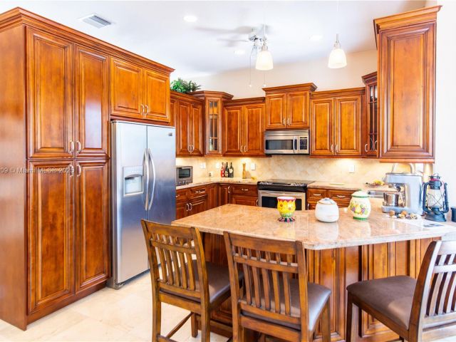 Продажа дома по адресу 10564 NW 57th St - фото 6293032