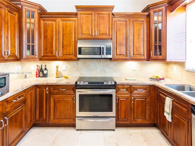 Продажа дома по адресу 10564 NW 57th St - фото 6293033