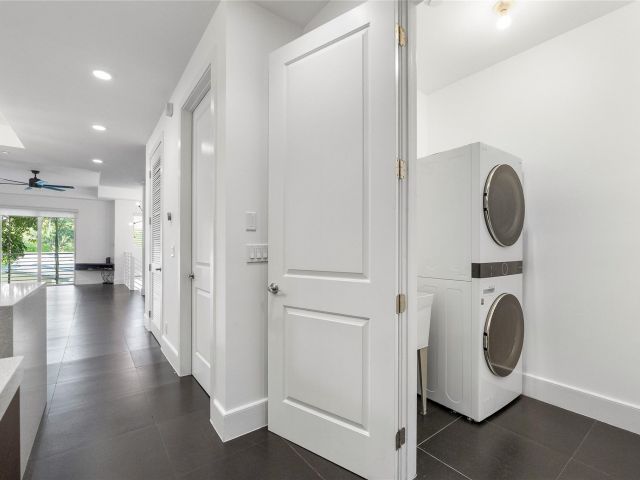 Продажа дома по адресу 801 SE 12th Court - фото 6293291