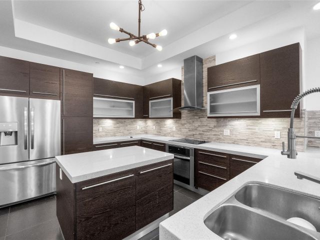 Продажа дома по адресу 801 SE 12th Court - фото 6293294