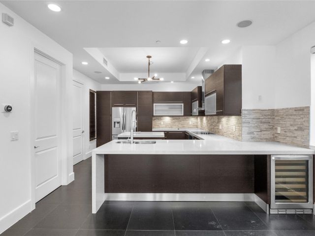 Продажа дома по адресу 801 SE 12th Court - фото 6293295