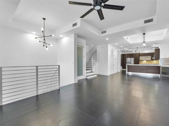 Продажа дома по адресу 801 SE 12th Court - фото 6293301