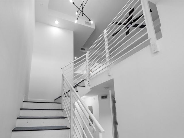 Продажа дома по адресу 801 SE 12th Court - фото 6293303