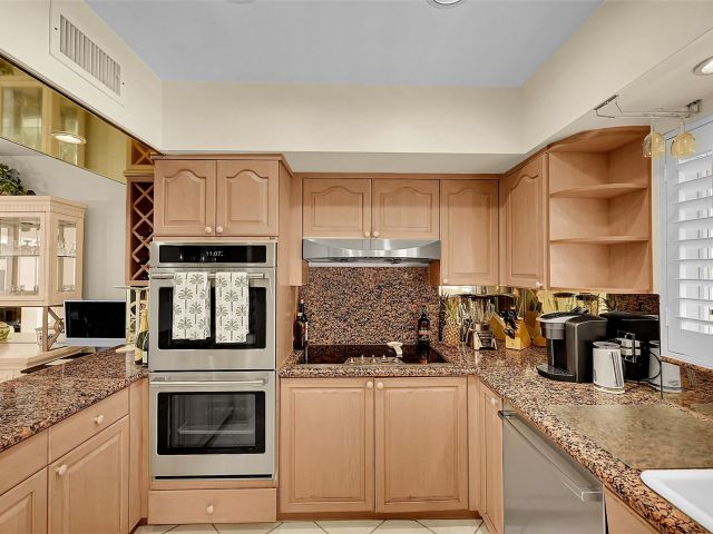 Продажа дома по адресу 2920 NE 23rd St - фото 6293104