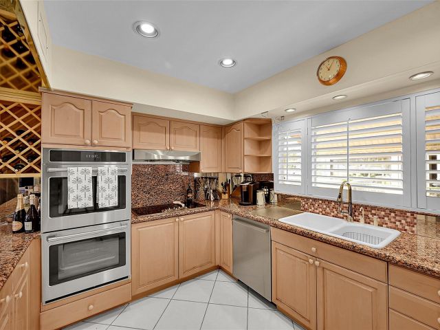 Продажа дома по адресу 2920 NE 23rd St - фото 6293105