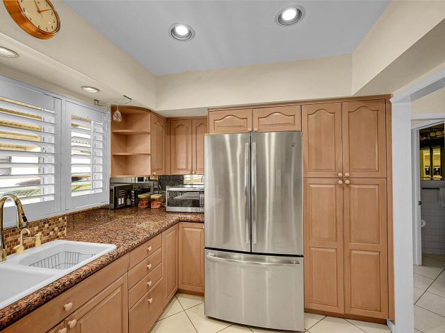 Продажа дома по адресу 2920 NE 23rd St - фото 6293106