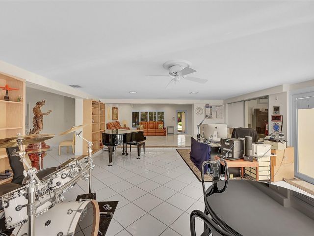 Продажа дома по адресу 2920 NE 23rd St - фото 6293109