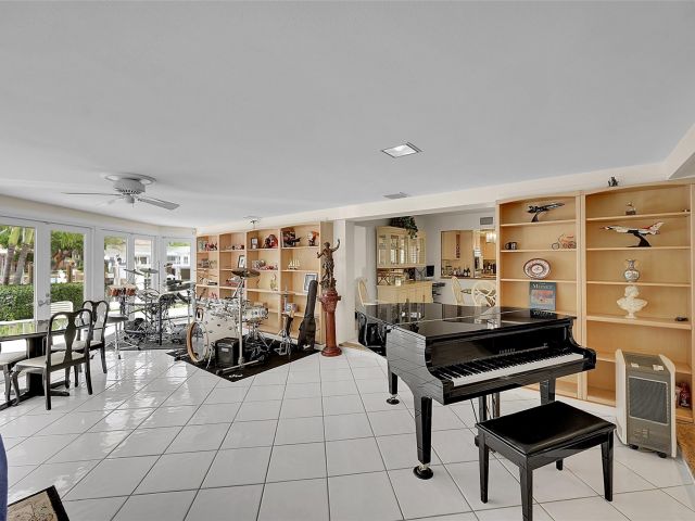 Продажа дома по адресу 2920 NE 23rd St - фото 6293110