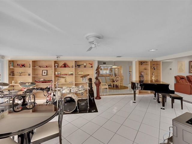 Продажа дома по адресу 2920 NE 23rd St - фото 6293111