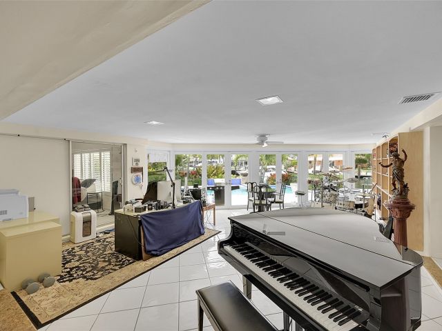 Продажа дома по адресу 2920 NE 23rd St - фото 6293112