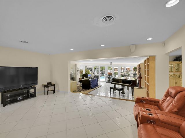 Продажа дома по адресу 2920 NE 23rd St - фото 6293113