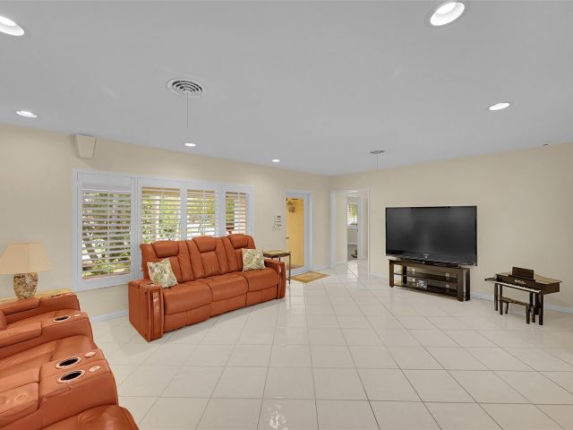 Продажа дома по адресу 2920 NE 23rd St - фото 6293114