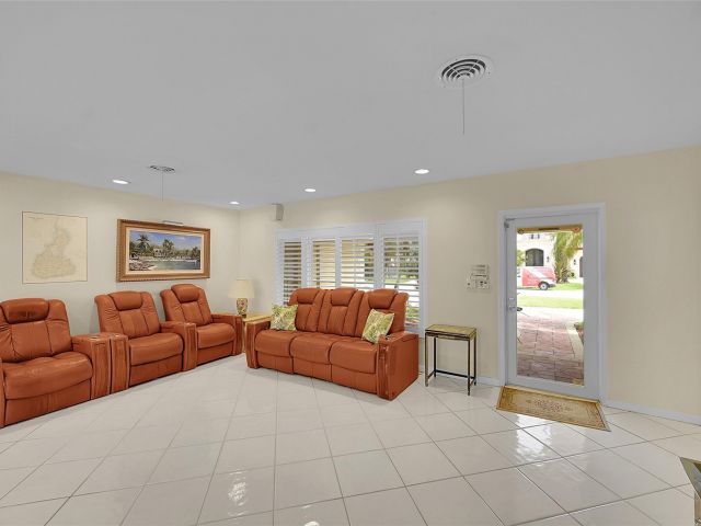 Продажа дома по адресу 2920 NE 23rd St - фото 6293115