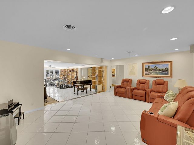 Продажа дома по адресу 2920 NE 23rd St - фото 6293116