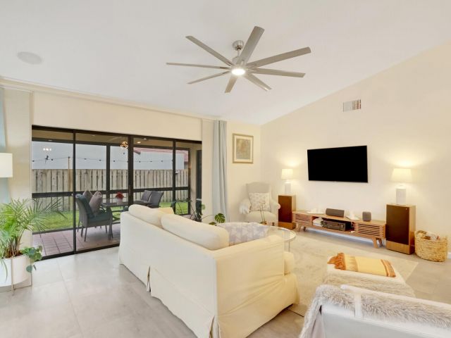 Дом в аренду по адресу 1740 NW 21st Court - фото 6316137