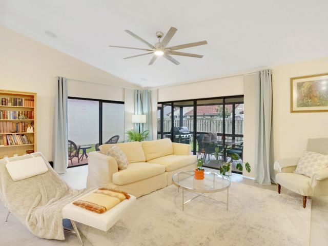 Дом в аренду по адресу 1740 NW 21st Court - фото 6316138