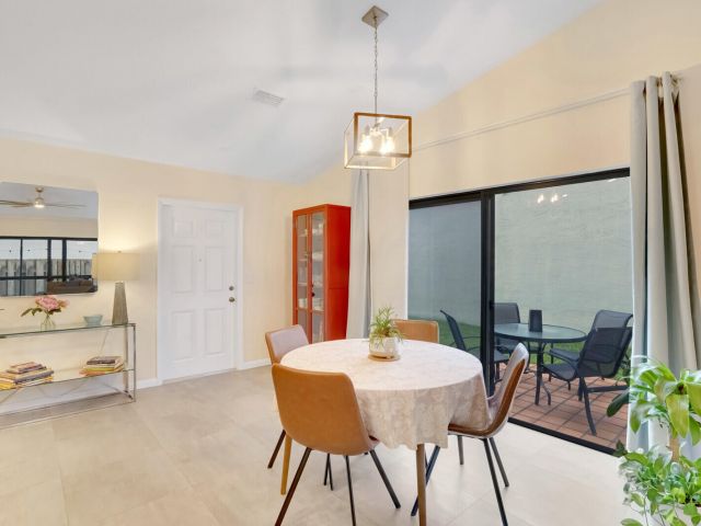 Дом в аренду по адресу 1740 NW 21st Court - фото 6316142