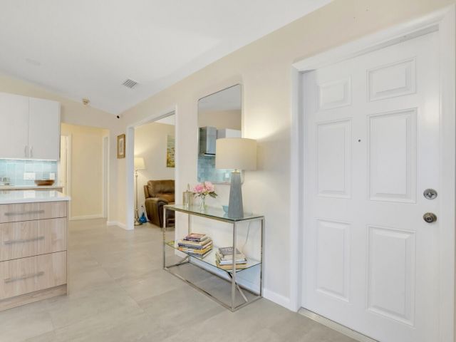 Дом в аренду по адресу 1740 NW 21st Court - фото 6316145