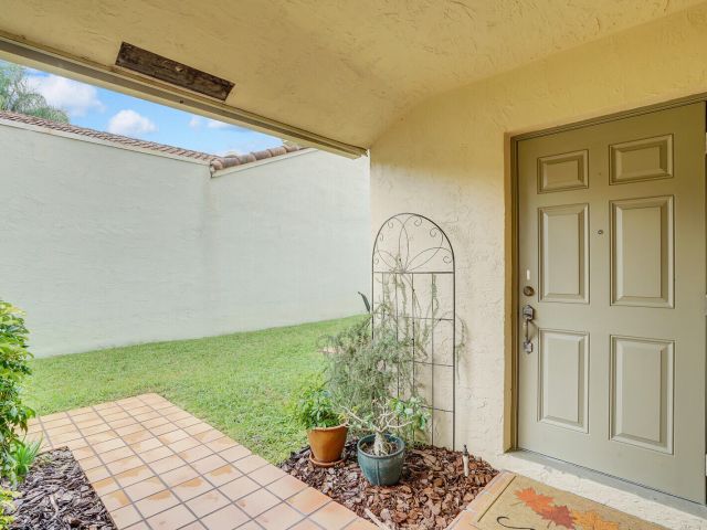 Дом в аренду по адресу 1740 NW 21st Court - фото 6316146