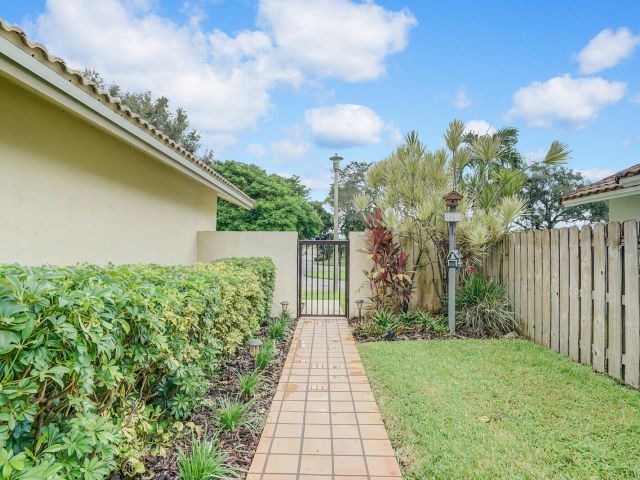 Дом в аренду по адресу 1740 NW 21st Court - фото 6316147