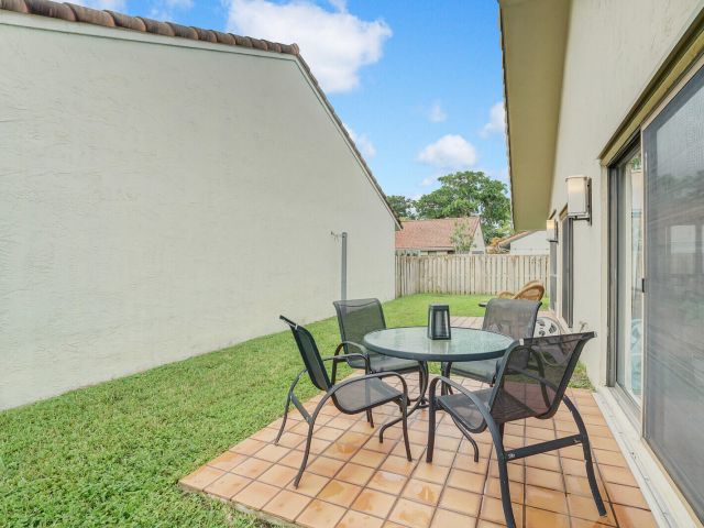 Дом в аренду по адресу 1740 NW 21st Court - фото 6316149