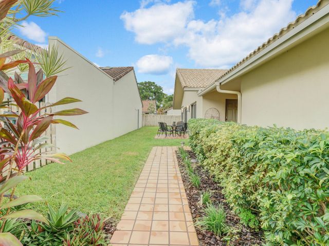 Дом в аренду по адресу 1740 NW 21st Court - фото 6316151