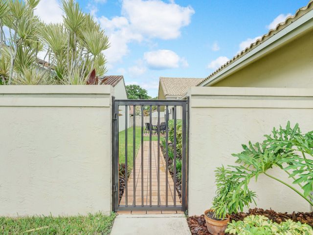 Дом в аренду по адресу 1740 NW 21st Court - фото 6316152