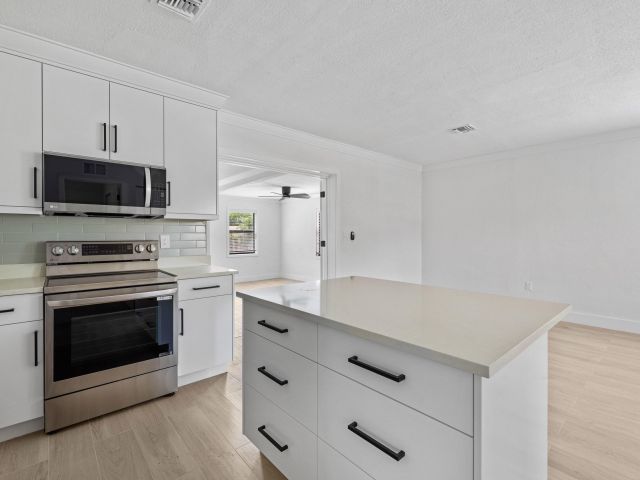 Дом в аренду по адресу 3015 Robert Road - фото 6294695