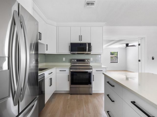 Дом в аренду по адресу 3015 Robert Road - фото 6294696