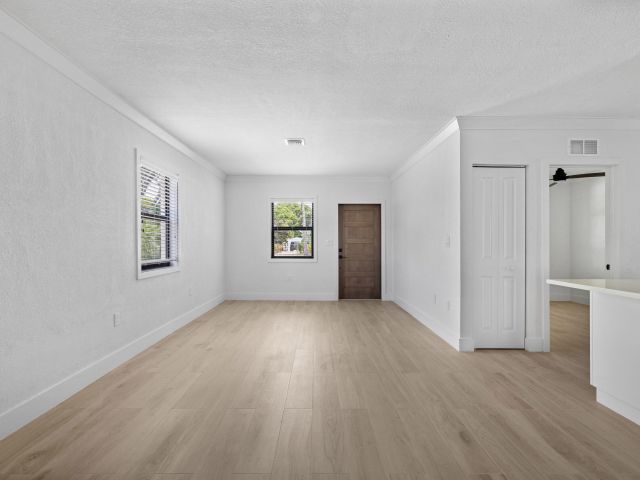 Дом в аренду по адресу 3015 Robert Road - фото 6294699