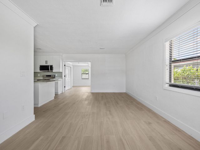 Дом в аренду по адресу 3015 Robert Road - фото 6294700