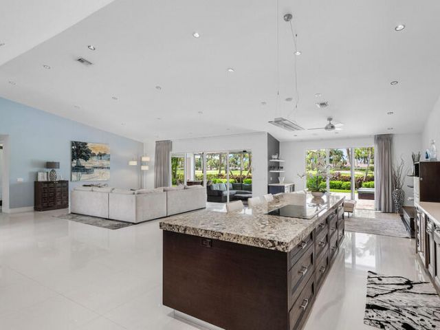 Продажа дома по адресу 4840 Cherry Laurel Lane - фото 6675396