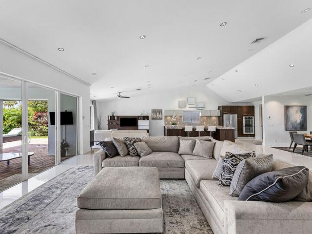 Продажа дома по адресу 4840 Cherry Laurel Lane - фото 6675401