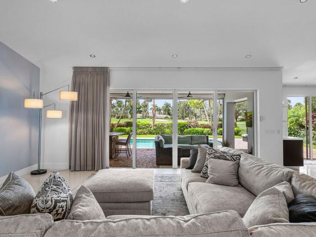 Продажа дома по адресу 4840 Cherry Laurel Lane - фото 6675403