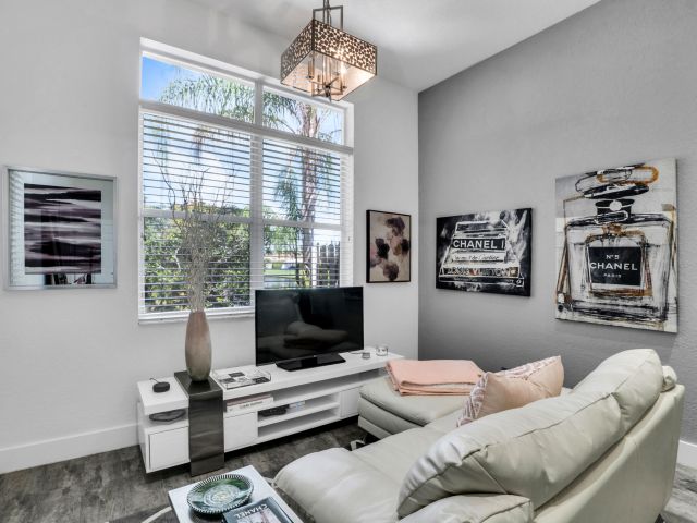 Продажа дома по адресу 16677 Los Gatos Drive - фото 6315552