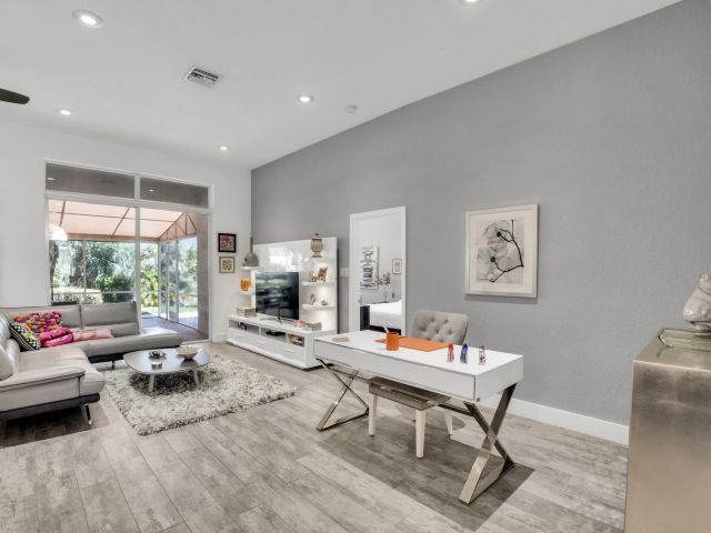 Продажа дома по адресу 16677 Los Gatos Drive - фото 6315555