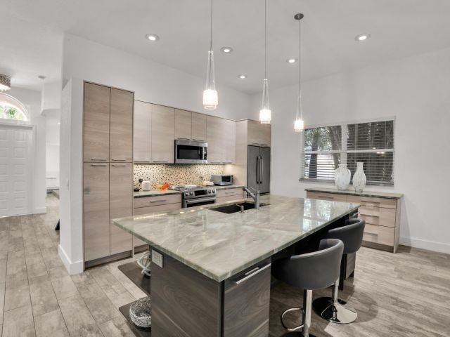 Продажа дома по адресу 16677 Los Gatos Drive - фото 6315556