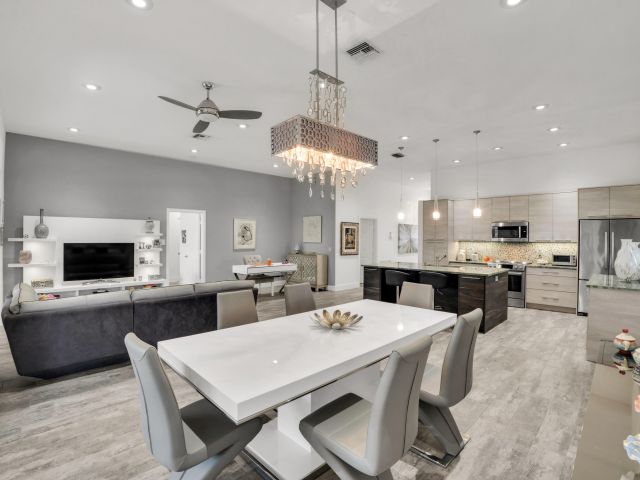 Продажа дома по адресу 16677 Los Gatos Drive - фото 6315559