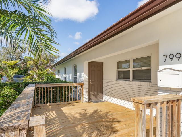 Дом в аренду по адресу 799 NW 7th Drive - фото 6318305