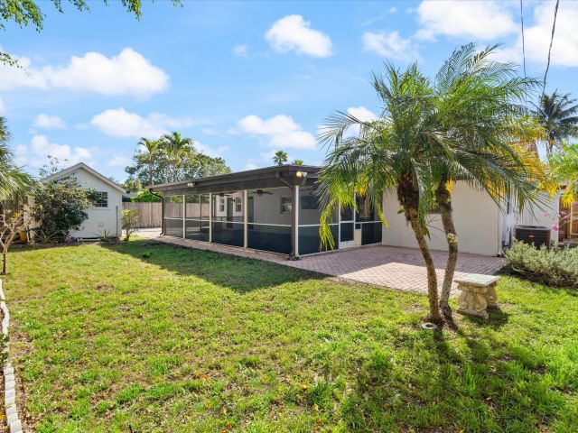 Дом в аренду по адресу 799 NW 7th Drive - фото 6318307