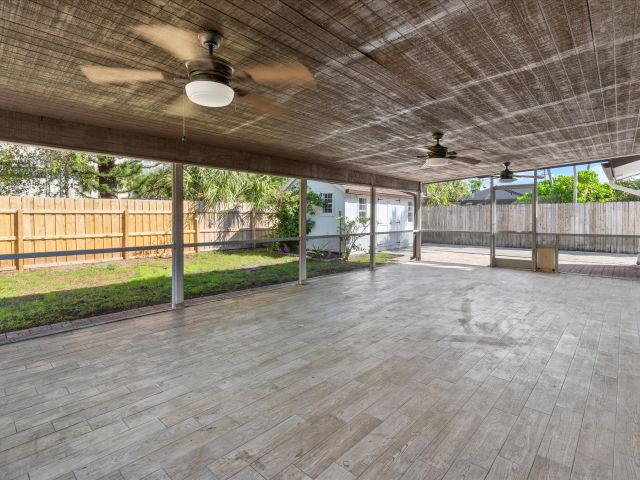 Дом в аренду по адресу 799 NW 7th Drive - фото 6318309