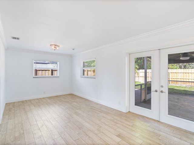 Дом в аренду по адресу 799 NW 7th Drive - фото 6318319