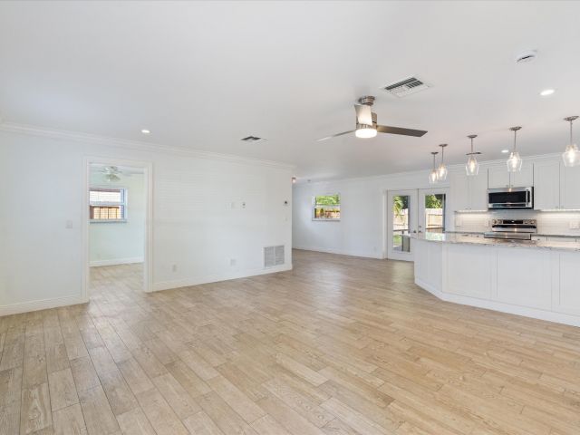 Дом в аренду по адресу 799 NW 7th Drive - фото 6318322