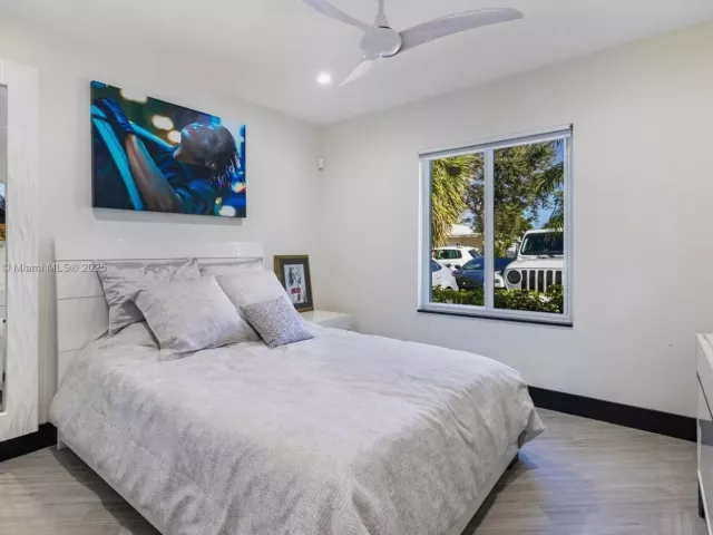 Дом в аренду по адресу 517 S Riverside Dr . - фото 6298204