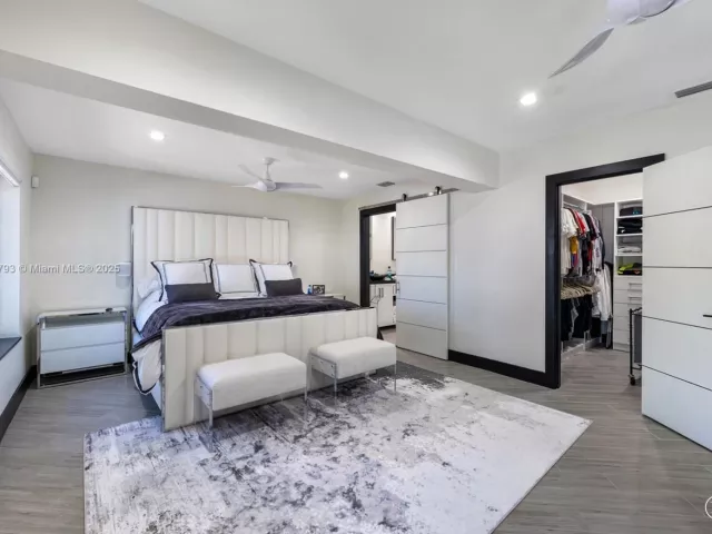 Дом в аренду по адресу 517 S Riverside Dr . - фото 6298205