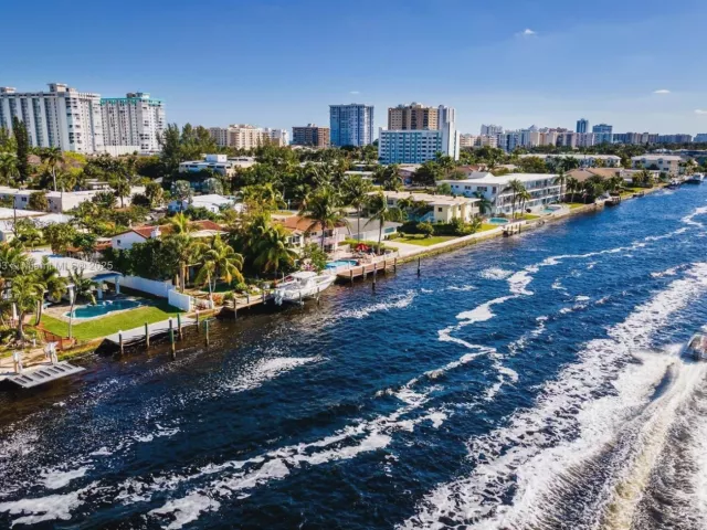 Дом в аренду по адресу 517 S Riverside Dr . - фото 6298189