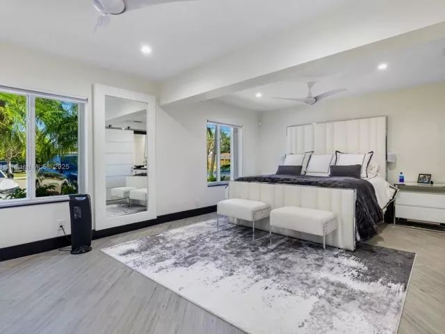 Дом в аренду по адресу 517 S Riverside Dr . - фото 6298207