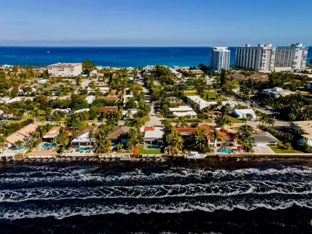 Дом в аренду по адресу 517 S Riverside Dr . - фото 6298188